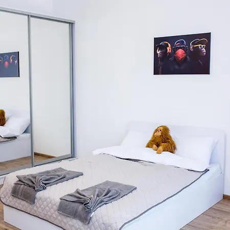 Apartment Free Monkeys *