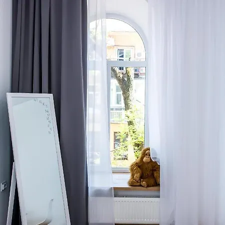 Apartment Free Monkeys *