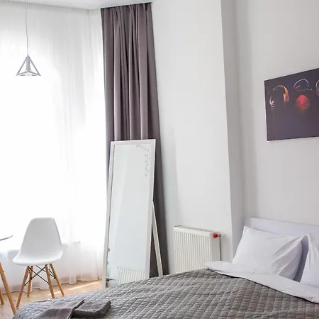Free Monkeys Apartment