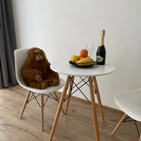 Free Monkeys Apartment *